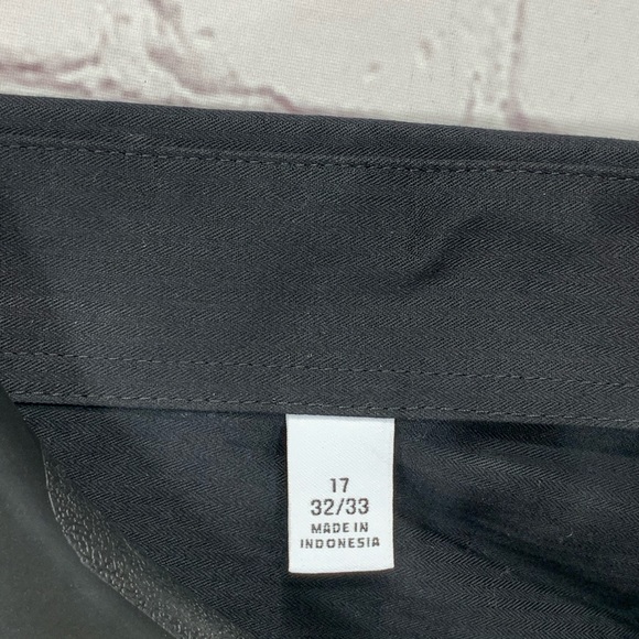 Calvin Klein Black Solid Slim Fit Dress Shirt - Picture 10 of 11